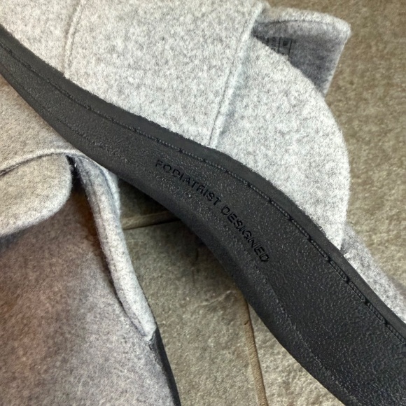 Vionic Gemma II Mule Slippers in Light Grey Flannel NWOT Size 7 - Picture 9 of 11